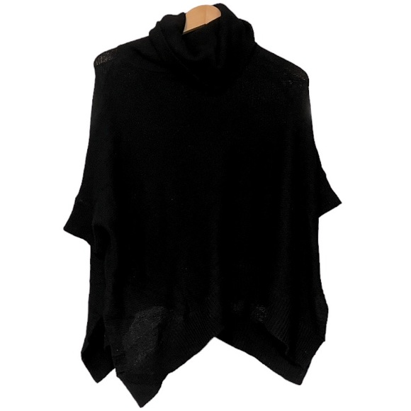 360 cashmere poncho sweater with sleeves. - Picture 1 of 5